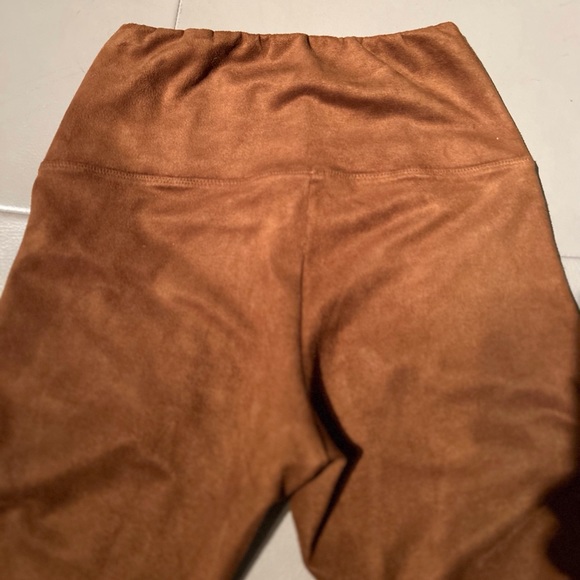 Aritzia Wilfred Free vegan suede leggings - Picture 3 of 5